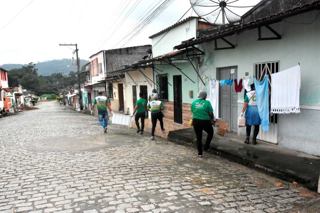 Camacã: Prefeitura distribui pão, leite e máscaras para famílias em São João do Panelinha